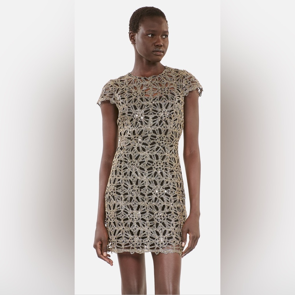 SHORT DRESS IN GOLDEN GUIPURE